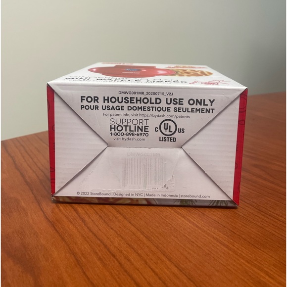 Gingerbread Man Mini Waffle Maker - Picture 6 of 6